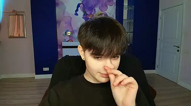 EmiliaYours online show from December 23, 12:30 pm