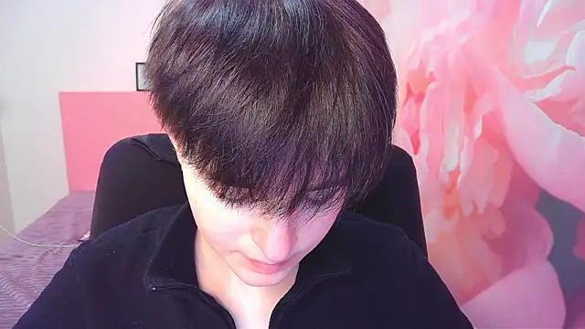 EmiliaYours online show from December 31, 1:08 pm