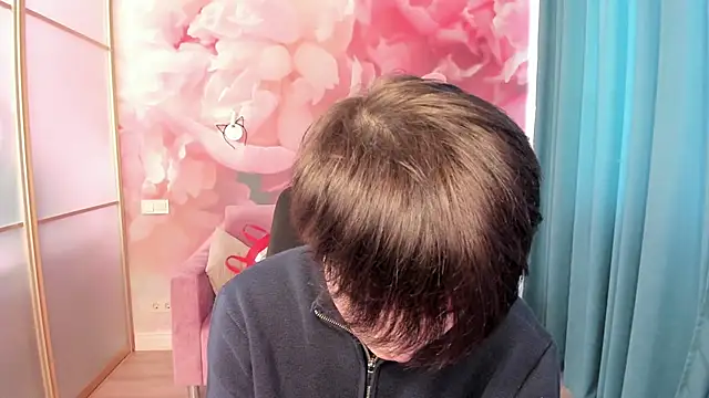 EmiliaYours online show from January 17, 1:03 pm