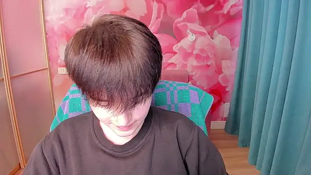 EmiliaYours online show from January 24, 1:14 pm