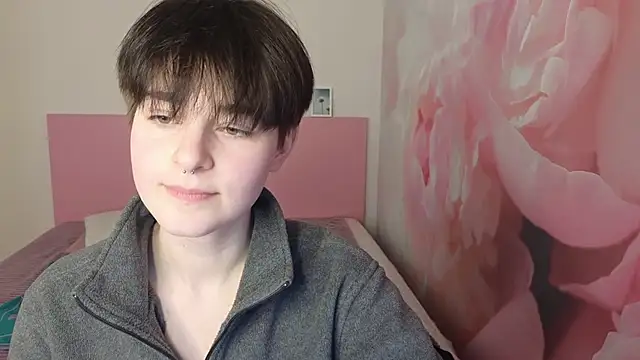 EmiliaYours online show from February 8, 4:04 pm