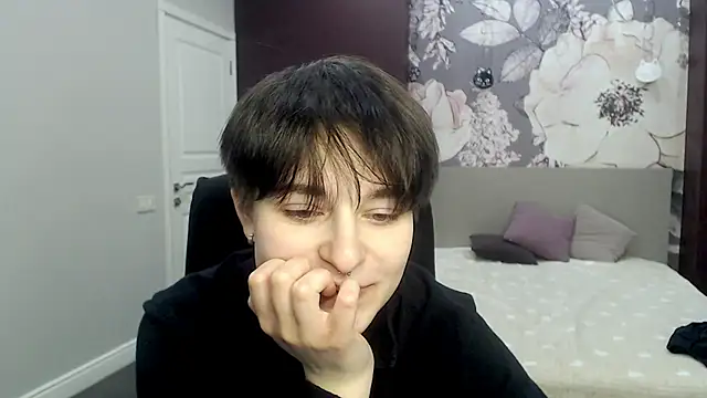 EmiliaYours online show from February 11, 4:13 pm