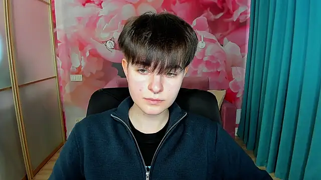 EmiliaYours online show from February 21, 1:00 pm