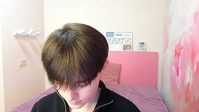 EmiliaYours online show from February 28, 1:25 pm