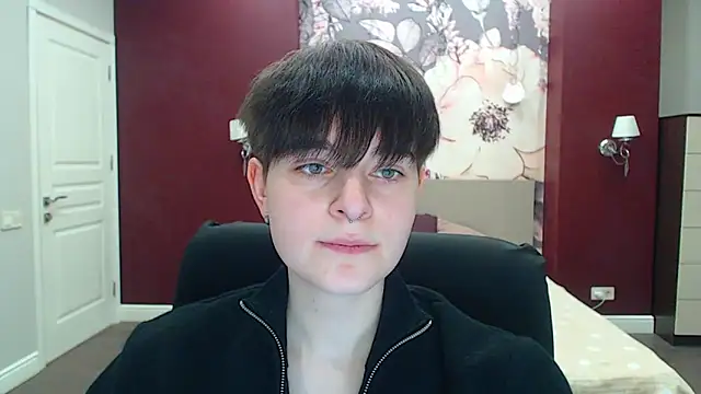 EmiliaYours online show from March 4, 4:30 pm