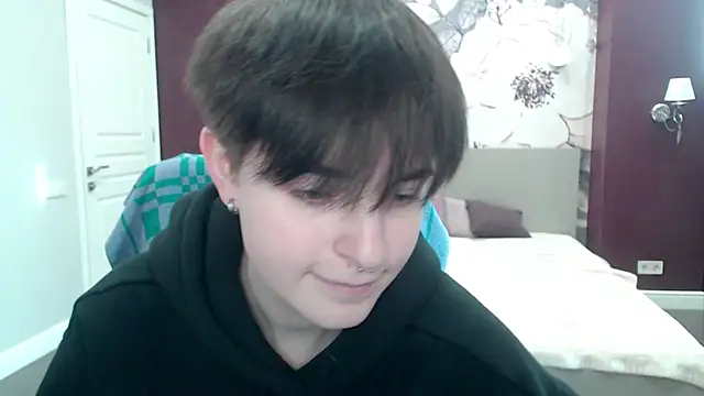 EmiliaYours online show from March 18, 2:04 pm