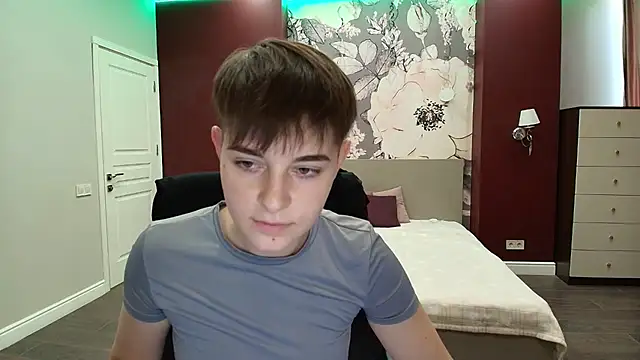 EmiliaYours online show from September 24, 3:26 pm