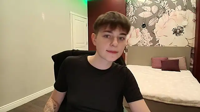 EmiliaYours online show from September 29, 2:33 pm