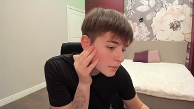 EmiliaYours online show from October 18, 1:34 pm