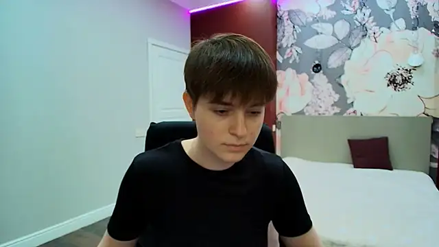 EmiliaYours online show from April 7, 2:17 pm