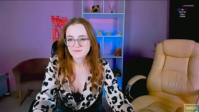 luna berryy online show from December 3, 10:29 pm