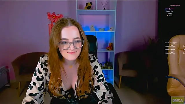 luna berryy online show from December 4, 4:43 am