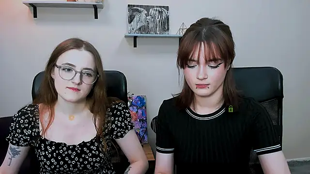 luna berryy online show from December 6, 8:07 pm