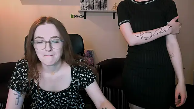 luna berryy online show from December 6, 11:14 pm