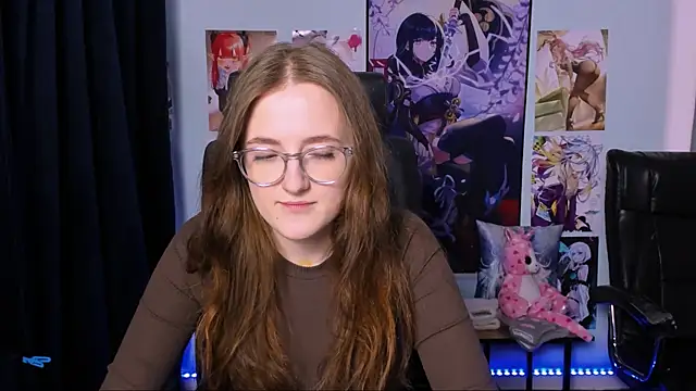 luna berryy online show from December 9, 7:18 pm