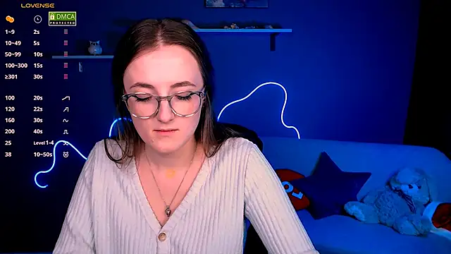 luna berryy online show from February 12, 11:30 pm