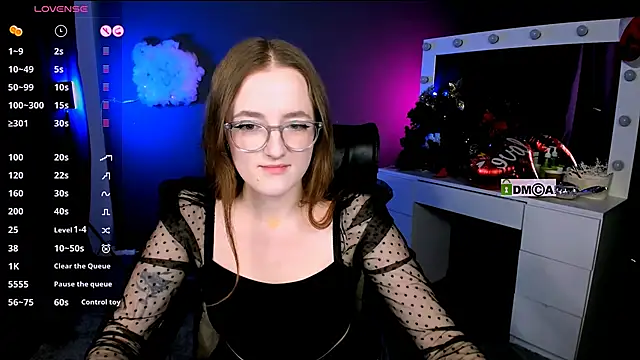 luna berryy online show from February 17, 8:04 pm