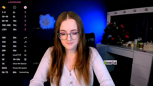 luna berryy online show from February 18, 11:30 pm