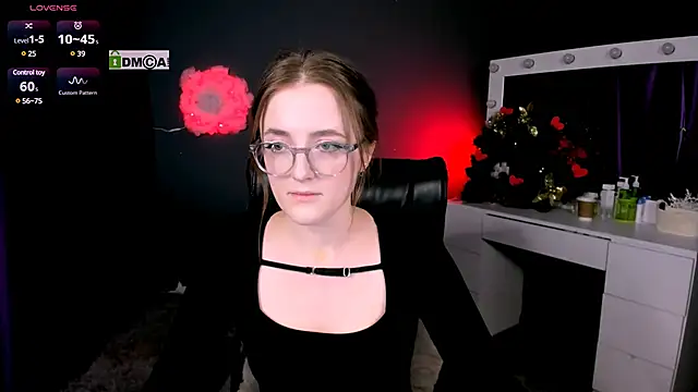 luna berryy online show from February 20, 8:25 pm