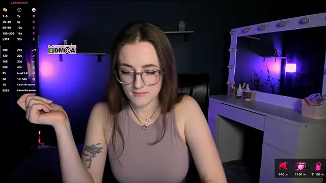 luna berryy online show from March 11, 9:26 pm