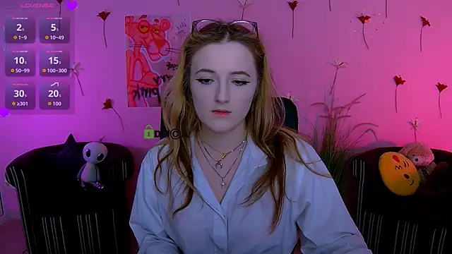 luna berryy online show from April 17, 7:28 pm