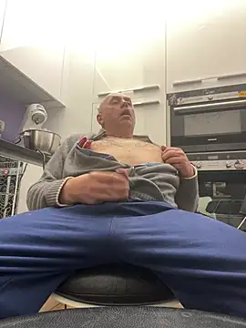 Snapshot of pantomax chatting on February 10, 4:00 pm pantomax online show from February 10, 4:00 pm