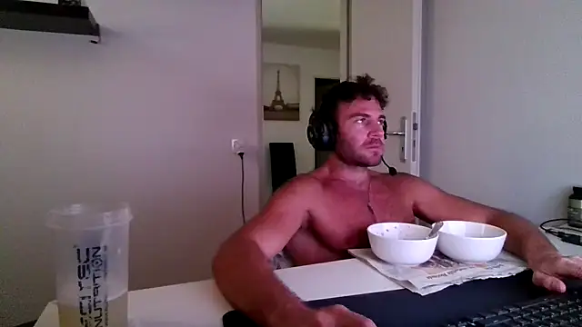 Snapshot of alpha-hunk chatting on June 26, 10:30 am alpha-hunk online show from June 26, 10:30 am