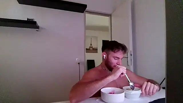 Snapshot of alpha-hunk chatting on July 13, 10:18 am alpha-hunk online show from July 13, 10:18 am