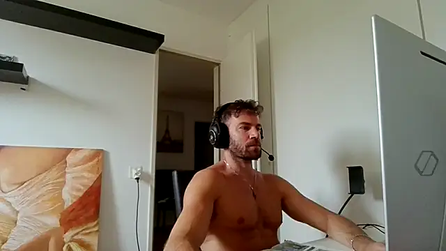 Snapshot of alpha-hunk chatting on July 19, 9:35 am alpha-hunk online show from July 19, 9:35 am