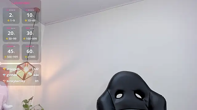 Snapshot of MAYROBERTSS chatting on December 7, 3:30 pm MAYROBERTSS online show from December 7, 3:30 pm