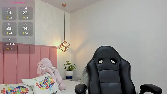 Snapshot of MAYROBERTSS chatting on February 17, 12:05 pm MAYROBERTSS online show from February 17, 12:05 pm