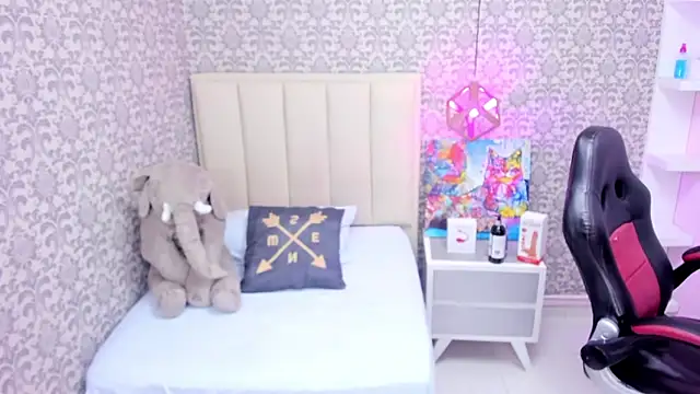 Snapshot of MAYROBERTSS chatting on February 27, 3:47 am MAYROBERTSS online show from February 27, 3:47 am