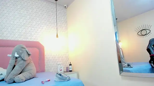 Snapshot of MAYROBERTSS chatting on March 20, 12:53 pm MAYROBERTSS online show from March 20, 12:53 pm