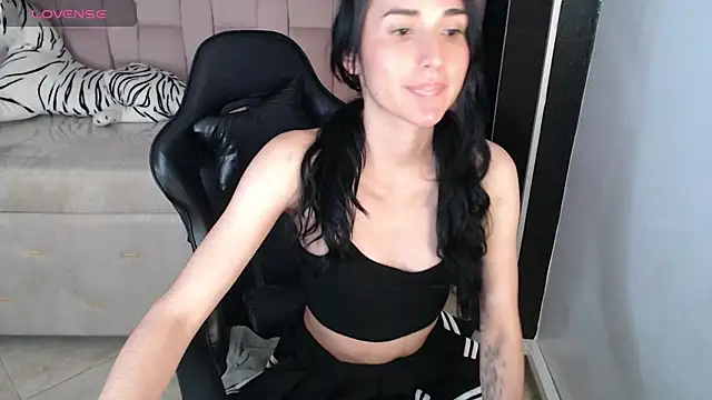 Snapshot of jesi_daniels_b chatting on December 11, 1:58 am jesi daniels b online show from December 11, 1:58 am