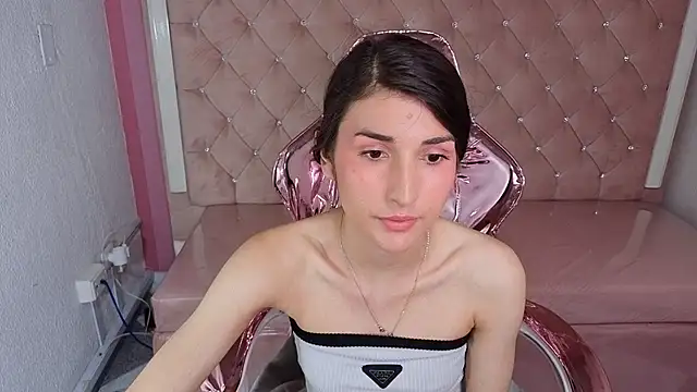 Snapshot of jesi_daniels_b chatting on March 6, 7:43 pm jesi daniels b online show from March 6, 7:43 pm