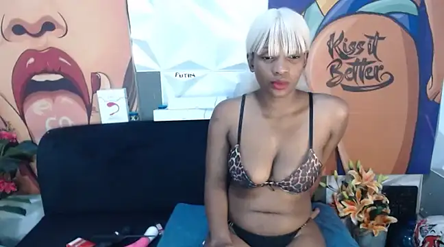 Snapshot of Ebonypreciousx chatting on December 14, 3:07 am Ebonypreciousx online show from December 14, 3:07 am
