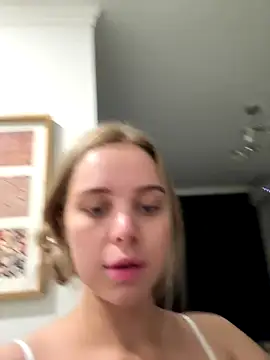 Snapshot of SIlviaBeyt chatting on September 25, 12:14 am SIlviaBeyt online show from September 25, 12:14 am
