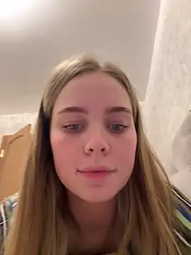 Snapshot of SIlviaBeyt chatting on October 18, 9:04 pm SIlviaBeyt online show from October 18, 9:04 pm
