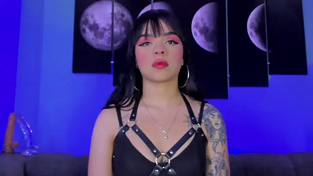 Snapshot of maddy_walker chatting on December 16, 9:09 pm maddy walker online show from December 16, 9:09 pm