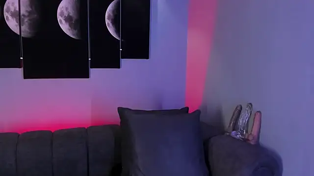 Snapshot of maddy_walker chatting on February 4, 8:06 pm maddy walker online show from February 4, 8:06 pm