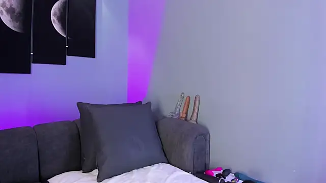 Snapshot of maddy_walker chatting on February 21, 7:54 pm maddy walker online show from February 21, 7:54 pm