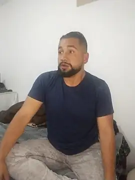 Snapshot of sabor_Latino_bdsm chatting on March 4, 12:18 am sabor Latino bdsm online show from March 4, 12:18 am