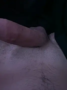 Snapshot of bigbeast19393 chatting on December 10, 7:37 am bigbeast19393 online show from December 10, 7:37 am