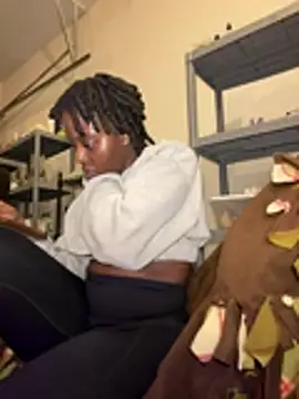 choclatepeaach online show from February 5, 6:01 pm