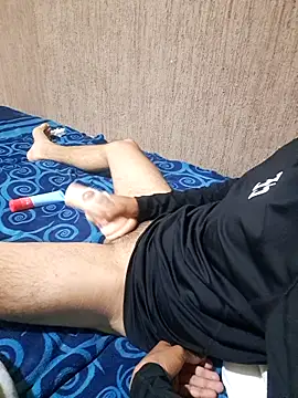 Snapshot of BrattishPiping chatting on February 28, 3:51 am BrattishPiping online show from February 28, 3:51 am