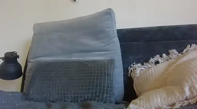 Snapshot of krizz84 chatting on March 4, 9:51 am krizz84 online show from March 4, 9:51 am