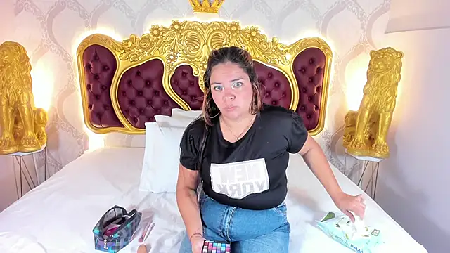 KendralHolson online show from October 29, 4:37 am