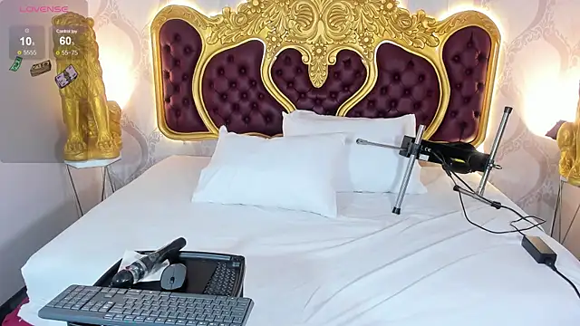 KendralHolson online show from March 4, 4:29 am