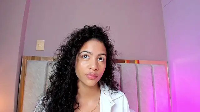 Snapshot of AntonellaHall_ chatting on January 14, 12:22 pm AntonellaHall online show from January 14, 12:22 pm