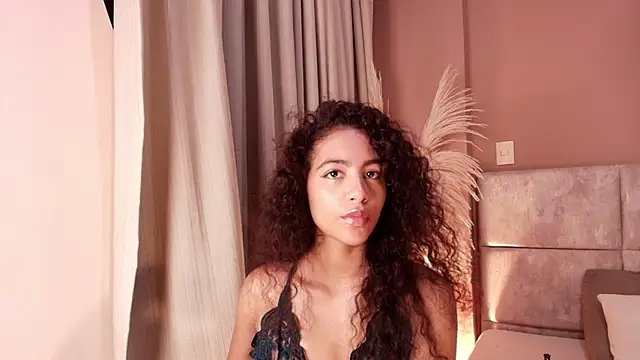 Snapshot of AntonellaHall_ chatting on March 4, 6:36 pm AntonellaHall online show from March 4, 6:36 pm